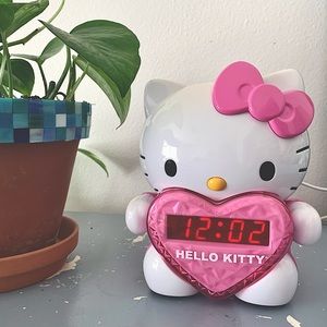 Hello kitty alarm clock with projector and radio🎀
